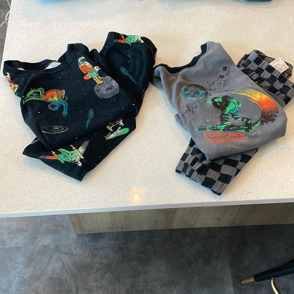 Carters Gray Space Pajamas Set of 4 Size 6